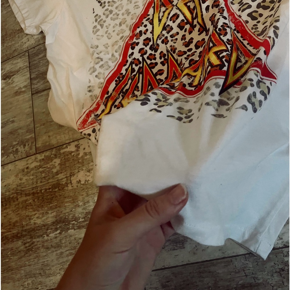 Cheetah Print Def Leppard Graphic Teeshirt - image 3